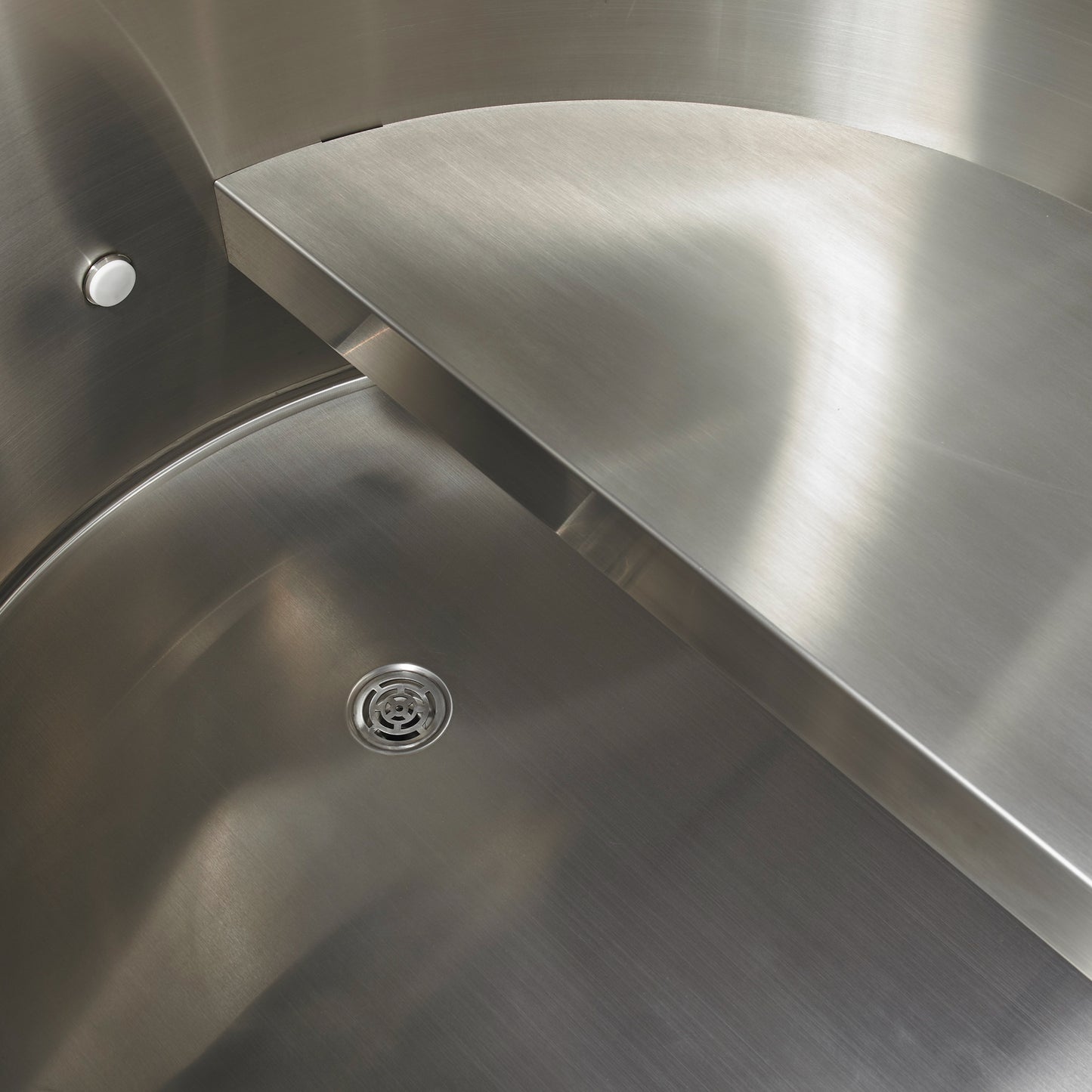 Dynamic Cold Therapy Barrel Spa - Stainless Steel with Pacific Cedar Exterior